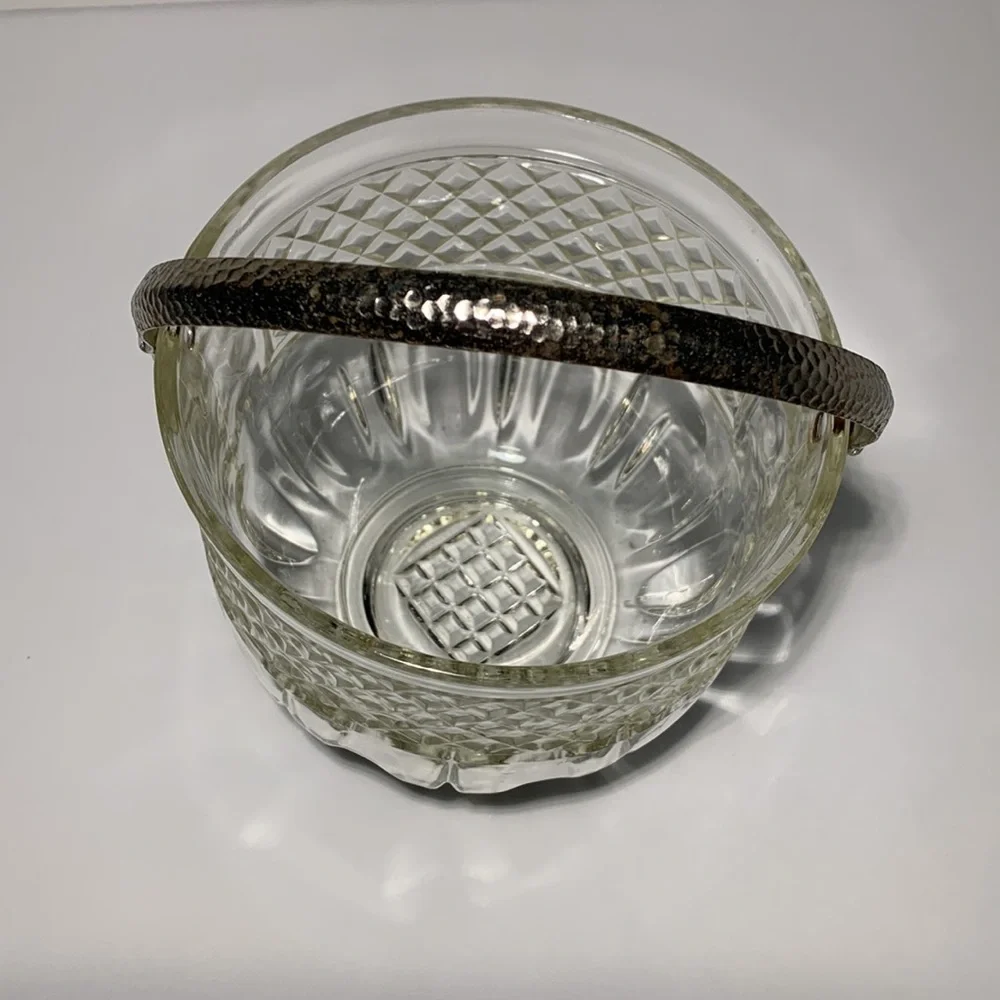 VTG MCM Ice Bucket Barware Pressed Glass Hammered AluminumHandle Diamond Pattern